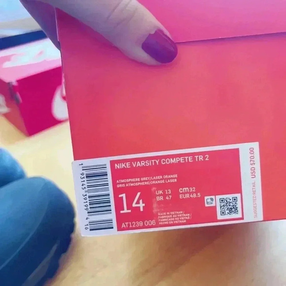 Nike Varsity Compete TR 2 Sneakers Black and White Men's Size 14 - Picture 8 of 12